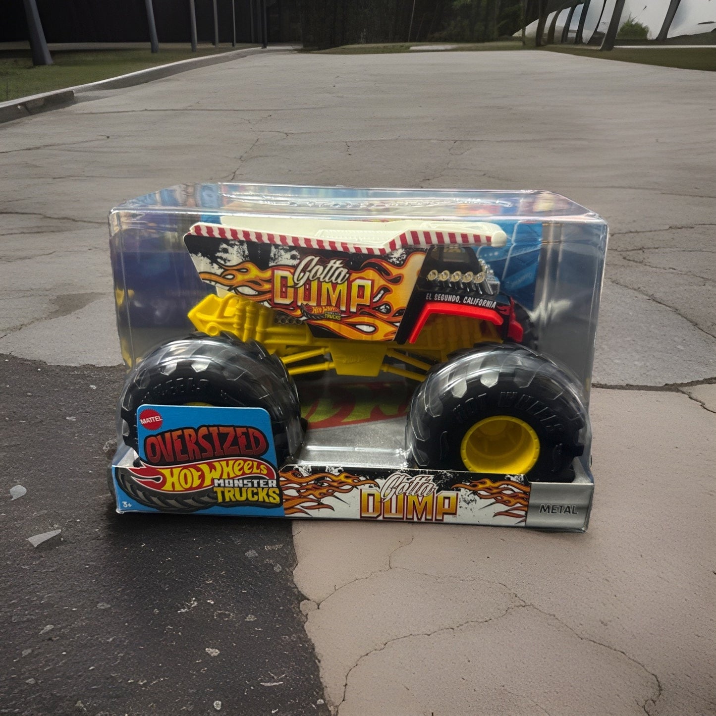 Hot Wheels Monster Trucks Oversized Gotta Dump Diecast Vehicle Truck Toy Ages 3+